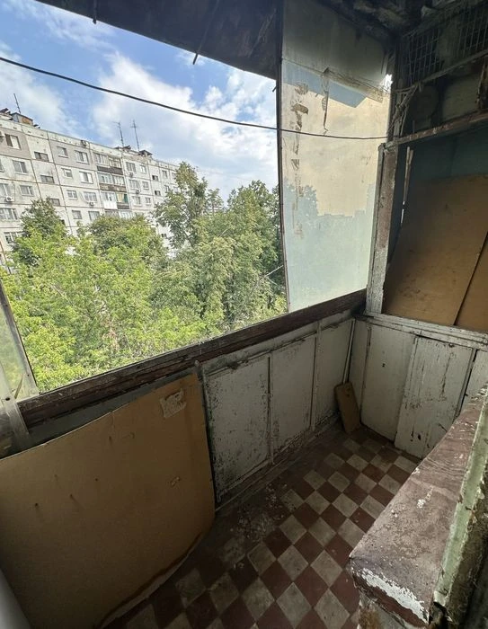 One-room apartment for sale for renovation on Zernova Street