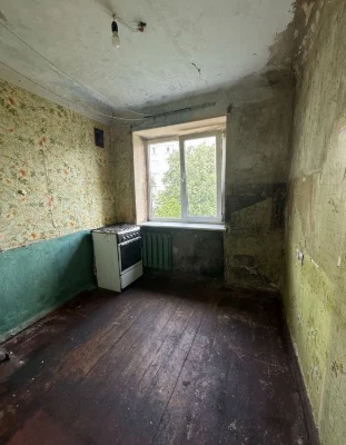 One-room apartment for sale for renovation on Zernova Street