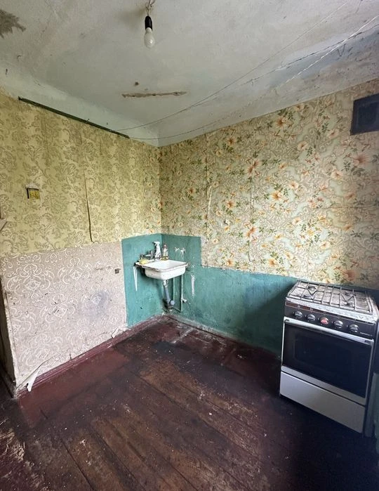 One-room apartment for sale for renovation on Zernova Street