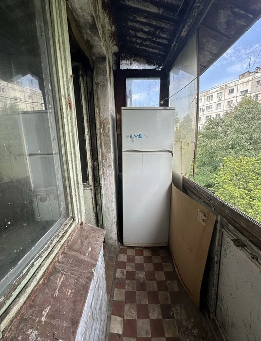 One-room apartment for sale for renovation on Zernova Street
