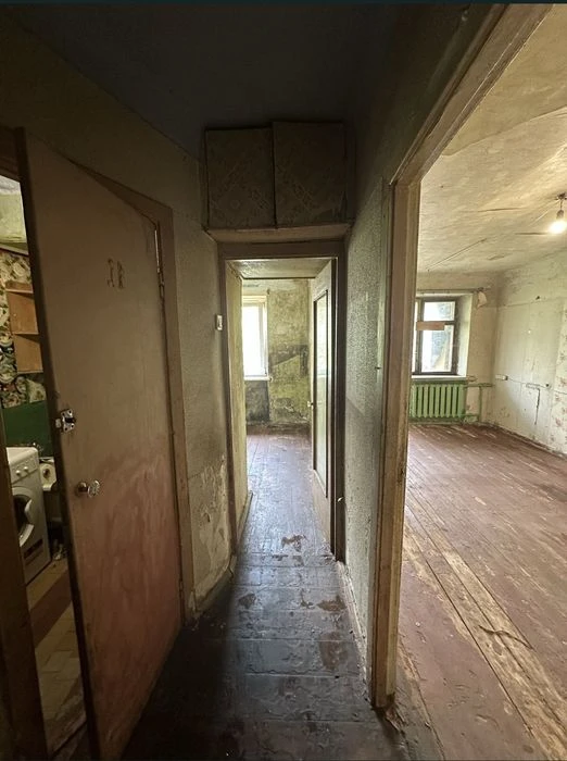 One-room apartment for sale for renovation on Zernova Street