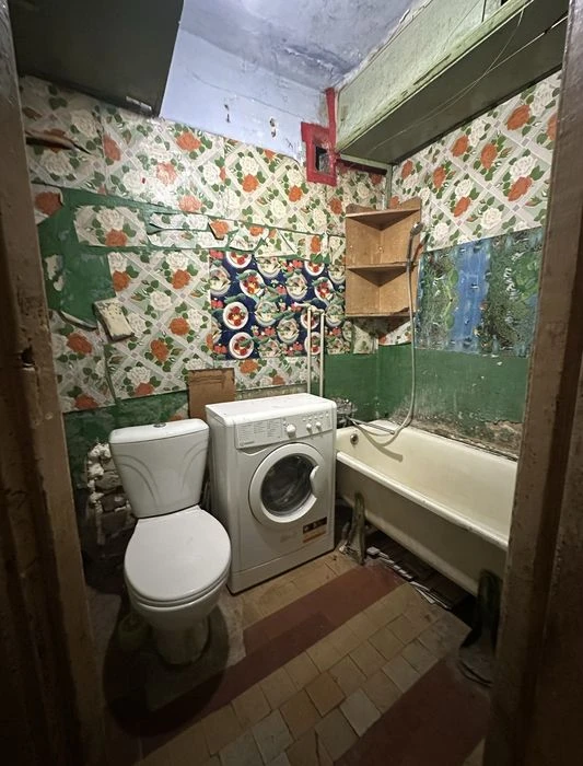 One-room apartment for sale for renovation on Zernova Street