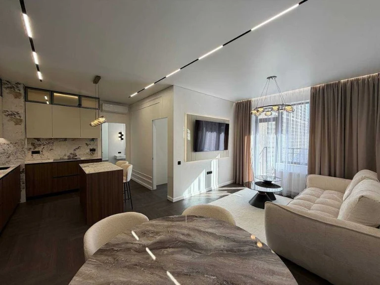 Large 2-room apartment of 80 m in the Rodos residential complex, Genoa/Arkadia. P