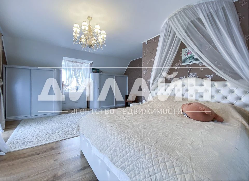 Прекрасный дом с бассейном 240 м2 , 4 спальни , 2 с/у
