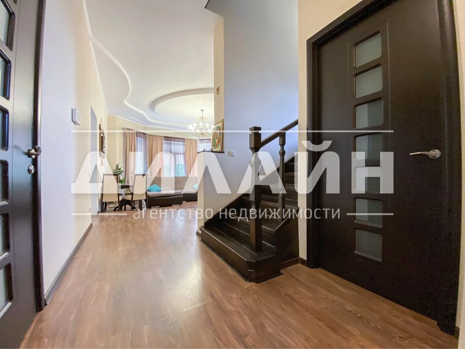 Прекрасный дом с бассейном 240 м2 , 4 спальни , 2 с/у