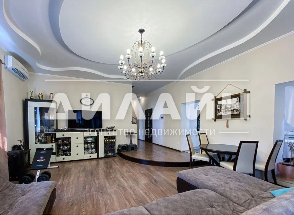 Прекрасный дом с бассейном 240 м2 , 4 спальни , 2 с/у
