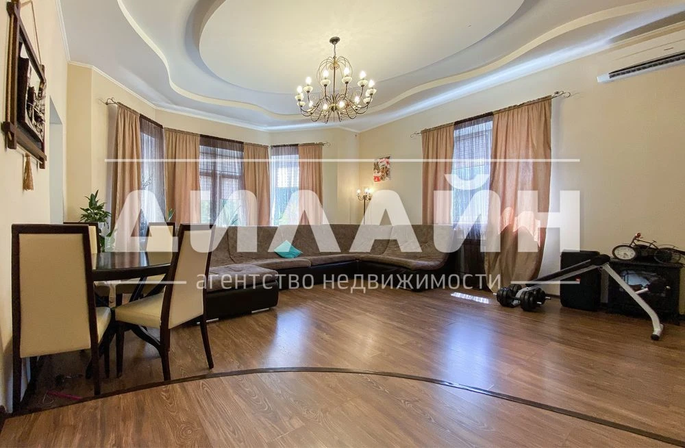 Прекрасный дом с бассейном 240 м2 , 4 спальни , 2 с/у