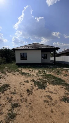 Продажа дома с большим земельным участком в городе