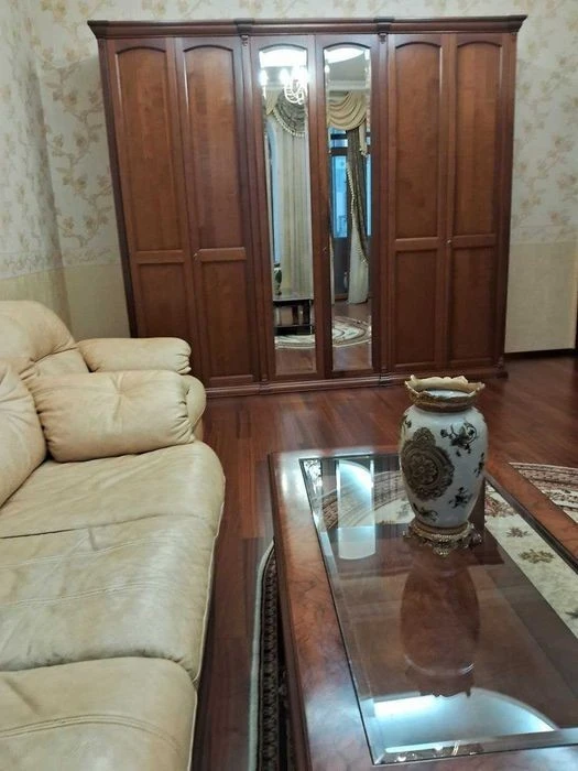 I will sell an apartment on Saksaganskogo Street 43 CENTER. WITHOUT COMMISSION