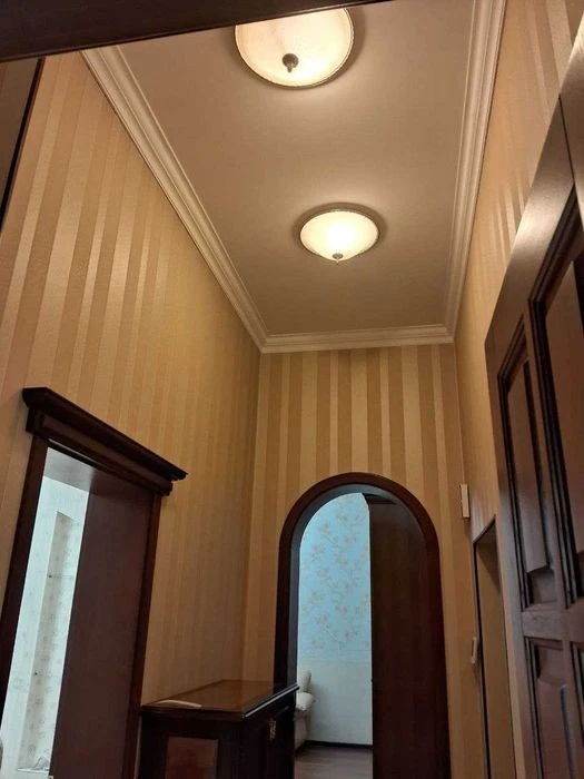 I will sell an apartment on Saksaganskogo Street 43 CENTER. WITHOUT COMMISSION