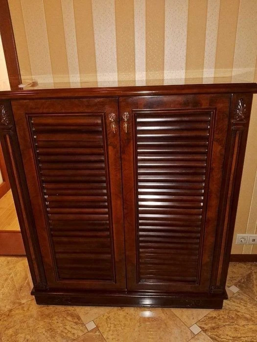 I will sell an apartment on Saksaganskogo Street 43 CENTER. WITHOUT COMMISSION