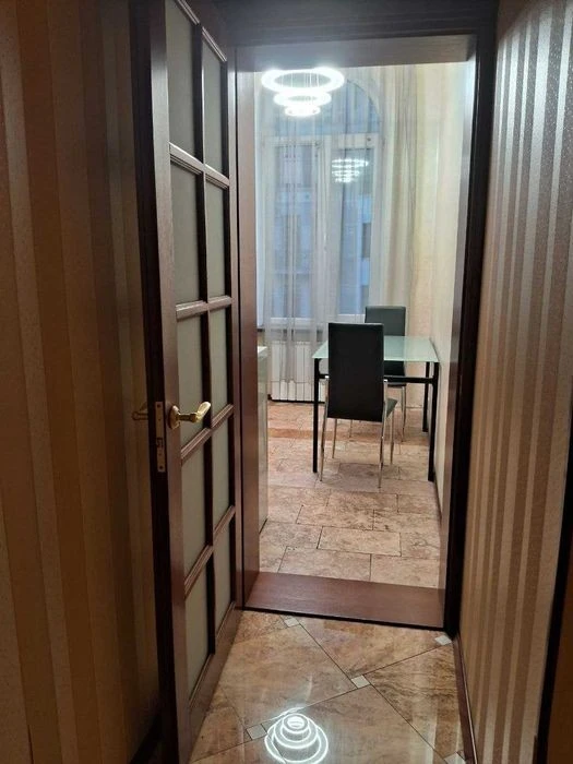 I will sell an apartment on Saksaganskogo Street 43 CENTER. WITHOUT COMMISSION