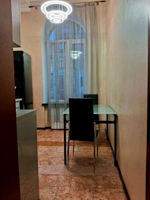 I will sell an apartment on Saksaganskogo Street 43 CENTER. WITHOUT COMMISSION