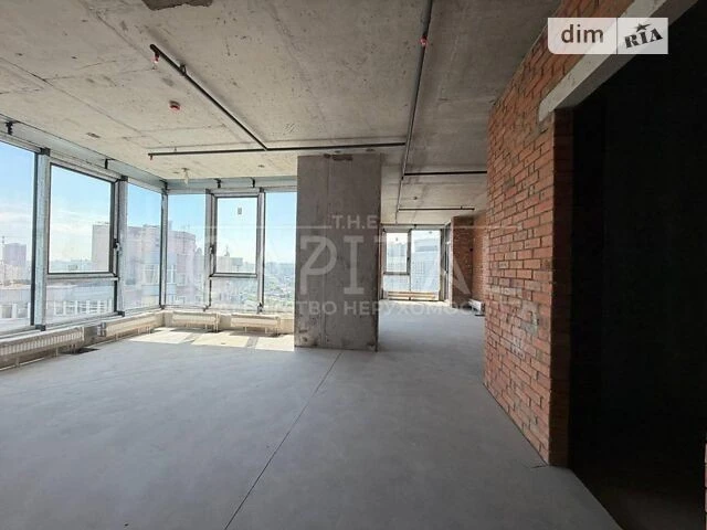 Sale of 3-room apartment 121.7 sq. m. on Antonovycha st. 136-138 •