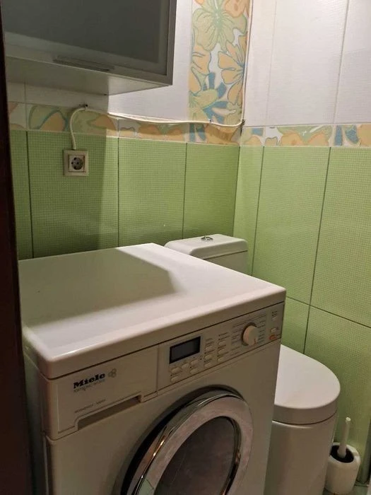 I will sell an apartment on Saksaganskogo Street 43 CENTER. WITHOUT COMMISSION
