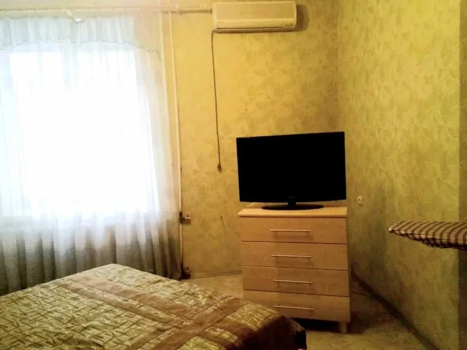 Продам просторную 2-к квартиру Уральская Национальной гварды