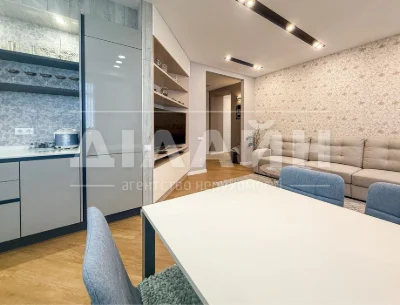 Elite and luxurious 3-room apartment 90 m2 on Ukrainian Street