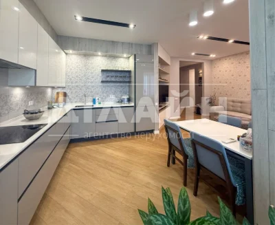 Elite and luxurious 3-room apartment 90 m2 on Ukrainian Street