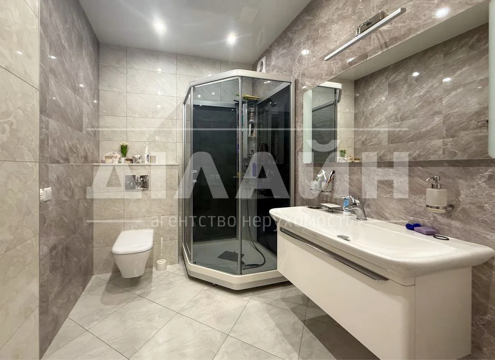 Elite and luxurious 3-room apartment 90 m2 on Ukrainian Street