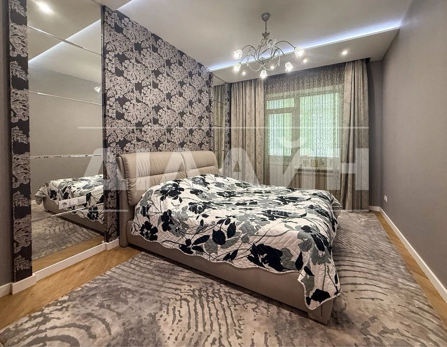 Elite and luxurious 3-room apartment 90 m2 on Ukrainian Street