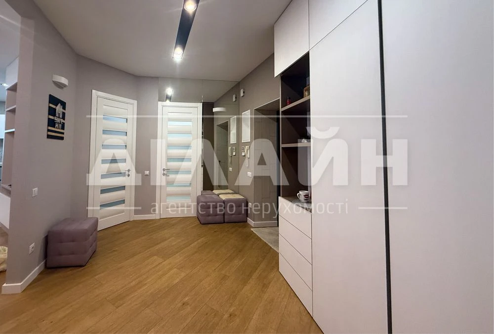 Elite and luxurious 3-room apartment 90 m2 on Ukrainian Street