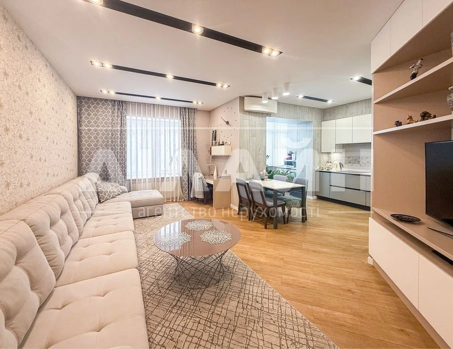 Elite and luxurious 3-room apartment 90 m2 on Ukrainian Street