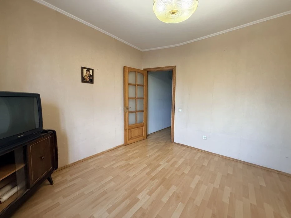 3-room apartment, Kharkivske shosse, 158
