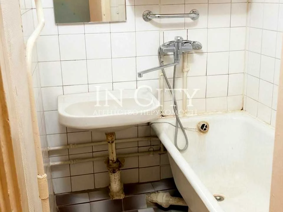 Apartment. Kyiv, Yevhena Konovaltsa St. (Shchorsa), 15 k