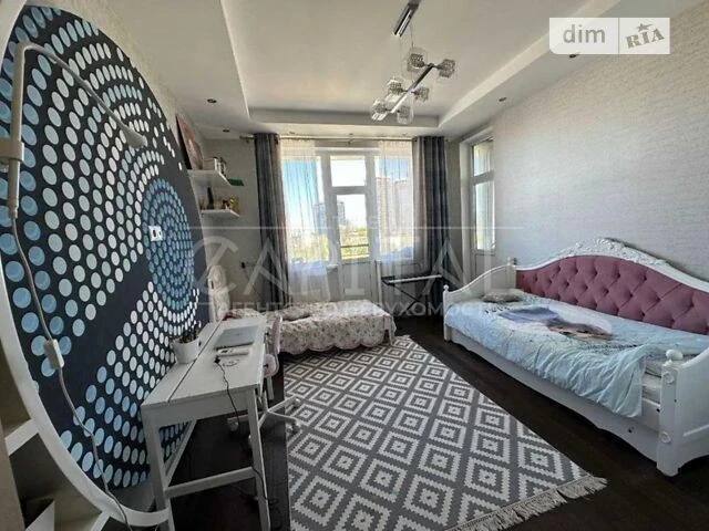 Sale of 3-room apartment 130 sq. m. on Vasylya Tyutyunnyka 37/1 •