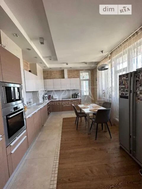 Sale of 3-room apartment 130 sq. m. on Vasylya Tyutyunnyka 37/1 •