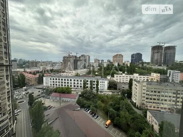 Sale of 3-room apartment 130 sq. m. on Vasylya Tyutyunnyka 37/1 •