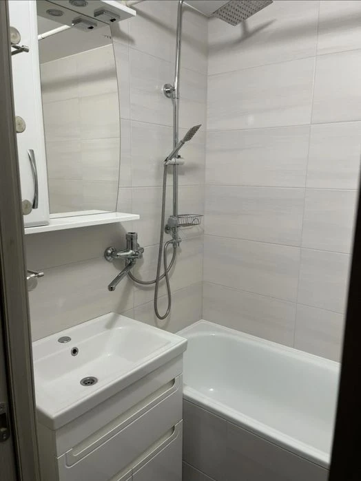 For sale 3 rooms, Kuruzova street, Khortytskyi 16 microdistrict