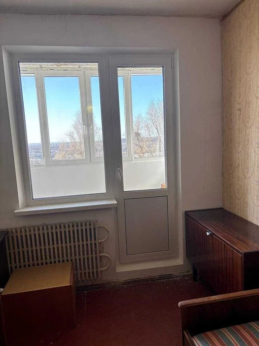 I am selling a 3-room apartment in Oleksiyivka.