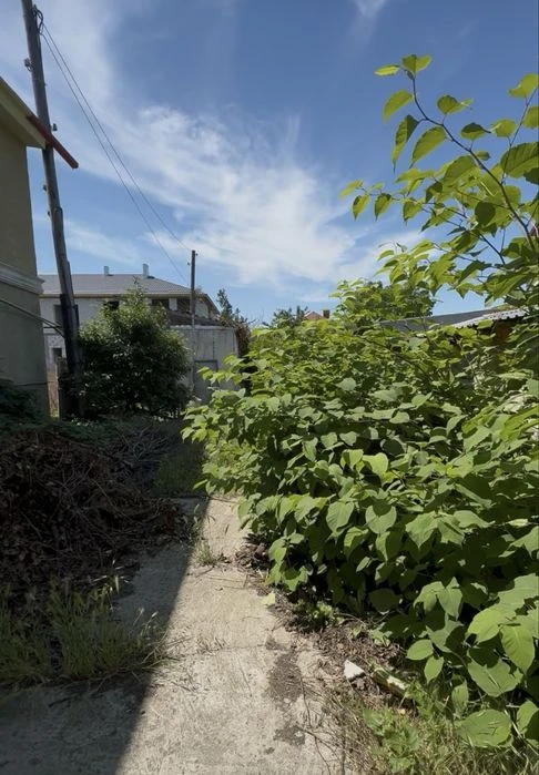 I will sell a plot of land on Bazhan / House of Furniture, 9 acres of land!