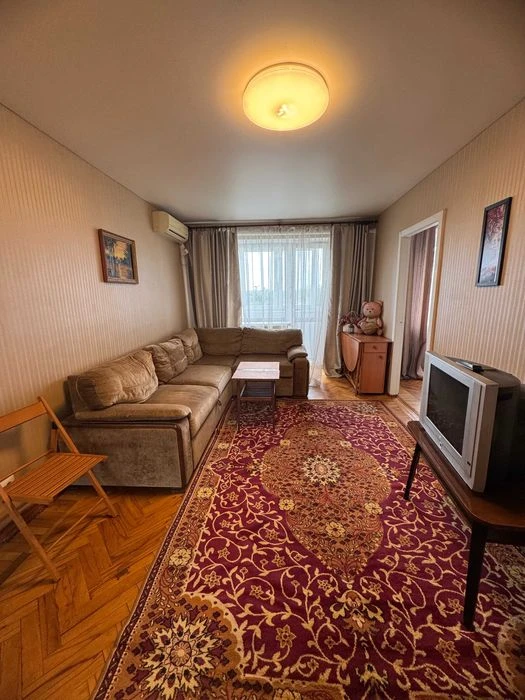 Three-bedroom apartment for sale in Pavlovo Pole, 23 Avgusta metro station, Kloch Street