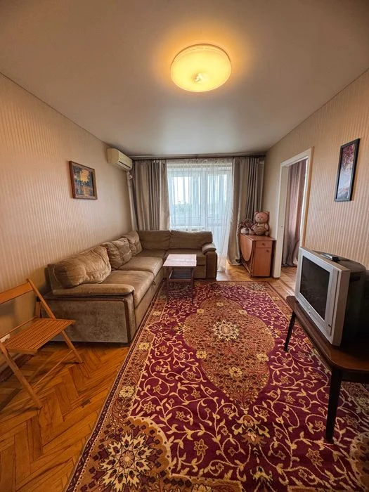 Three-bedroom apartment for sale in Pavlovo Pole, 23 Avgusta metro station, Kloch Street