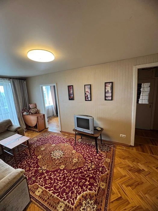 Three-bedroom apartment for sale in Pavlovo Pole, 23 Avgusta metro station, Kloch Street