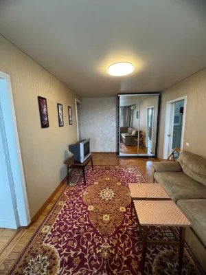 Three-bedroom apartment for sale in Pavlovo Pole, 23 Avgusta metro station, Kloch Street