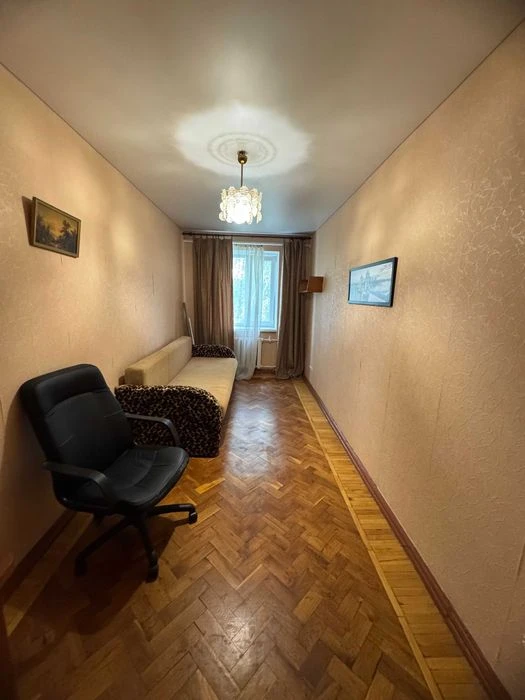 Three-bedroom apartment for sale in Pavlovo Pole, 23 Avgusta metro station, Kloch Street