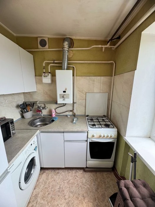 Three-bedroom apartment for sale in Pavlovo Pole, 23 Avgusta metro station, Kloch Street