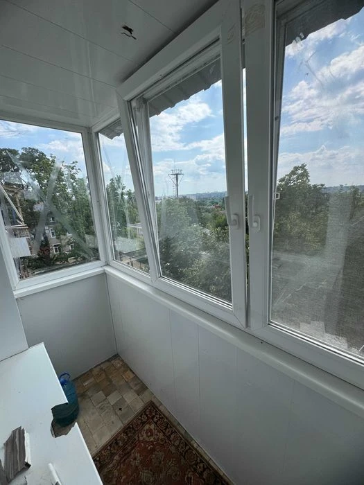 Three-bedroom apartment for sale in Pavlovo Pole, 23 Avgusta metro station, Kloch Street