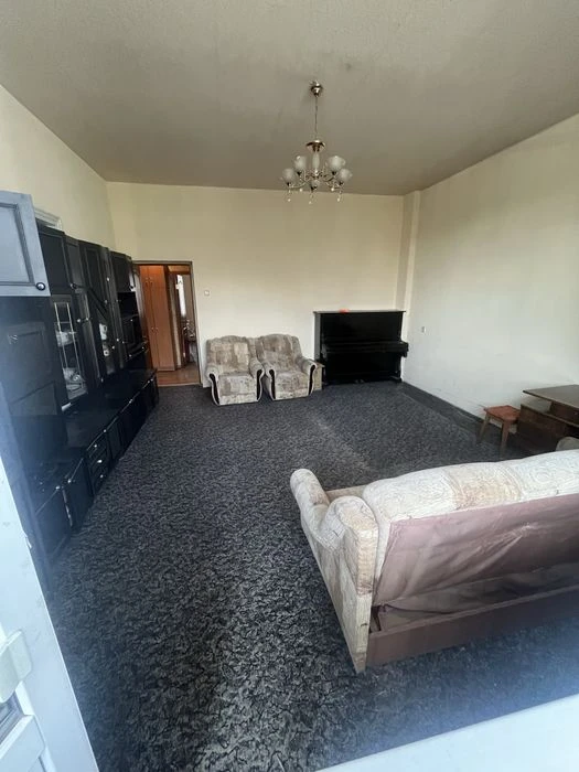 Selling a 3-room apartment in the center of Gosprom, Nezavisimosti Avenue, 7.