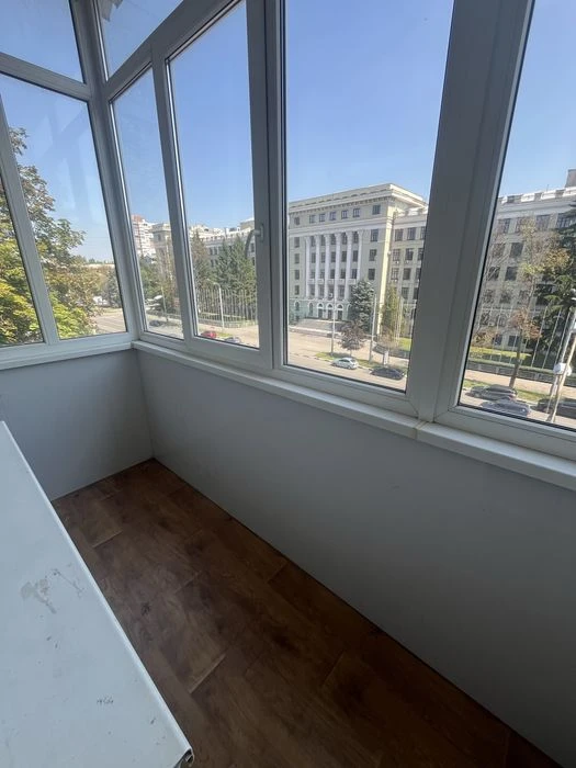 Selling a 3-room apartment in the center of Gosprom, Nezavisimosti Avenue, 7.
