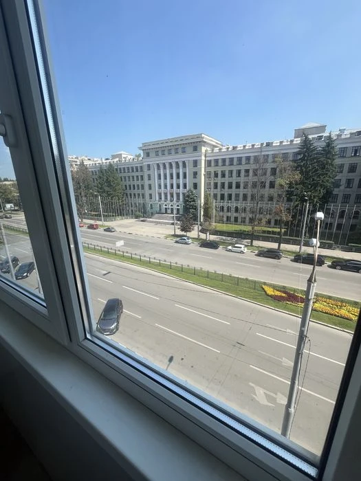 Selling a 3-room apartment in the center of Gosprom, Nezavisimosti Avenue, 7.