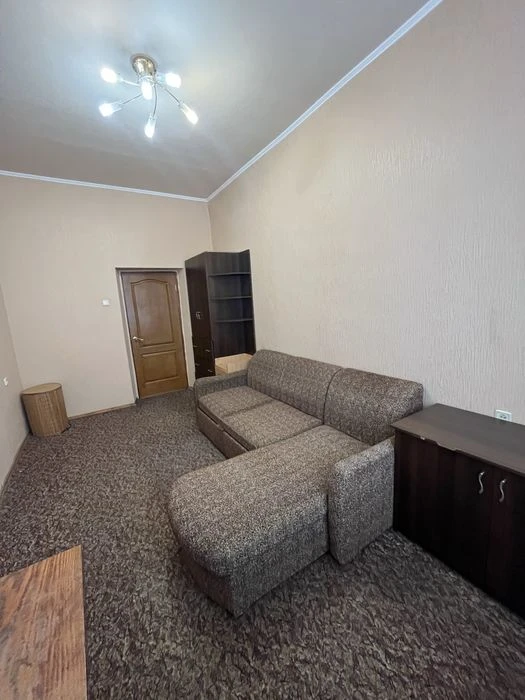 Selling a 3-room apartment in the center of Gosprom, Nezavisimosti Avenue, 7.
