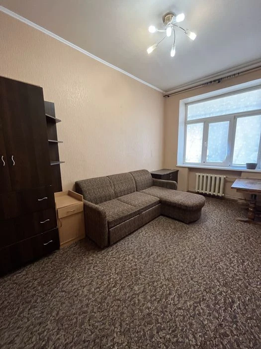 Selling a 3-room apartment in the center of Gosprom, Nezavisimosti Avenue, 7.