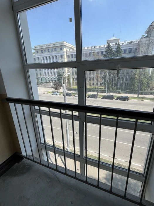 Selling a 3-room apartment in the center of Gosprom, Nezavisimosti Avenue, 7.