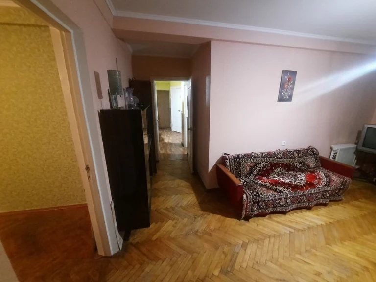 3 rooms for sale. Sq. trans. Kachurovskogo (Novaya Darnitsa) Gaz.