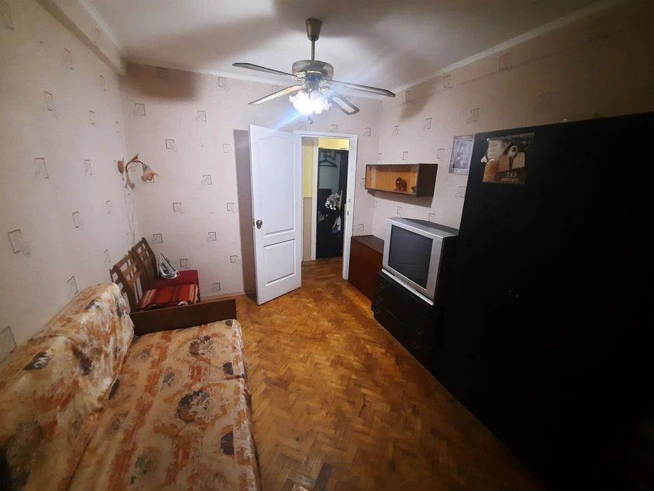3 rooms for sale. Sq. trans. Kachurovskogo (Novaya Darnitsa) Gaz.