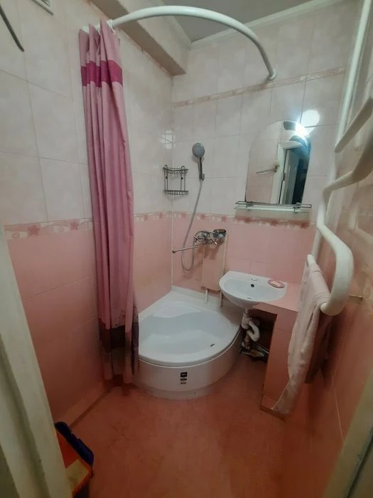 3 rooms for sale. Sq. trans. Kachurovskogo (Novaya Darnitsa) Gaz.
